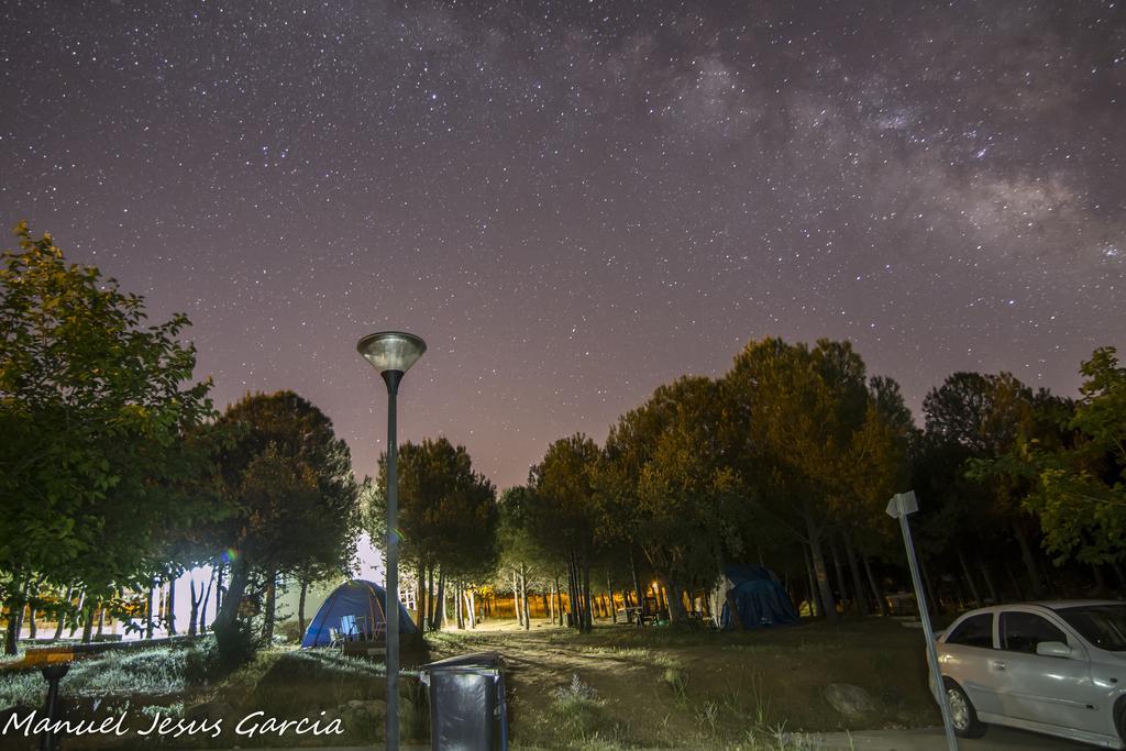 Camping Valdearenas Иснахар Экстерьер фото